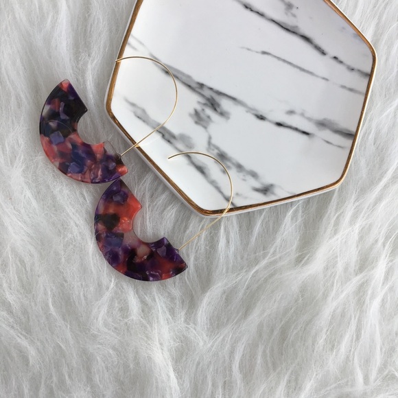 NEW Purple & Red Marbled Resin Dangle Earrings - Picture 2 of 5